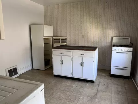 504 Scribner St, Joliet, IL 60432 photo 3