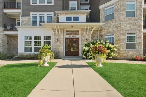 149 W Kennedy Ln #406, Hinsdale, IL 60521