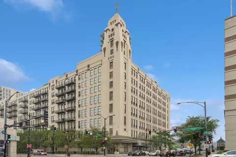 758 N Larrabee St #808, Chicago, IL 60654