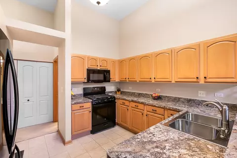 348 Gladstone Ln #348, Elgin, IL 60120 photo 10