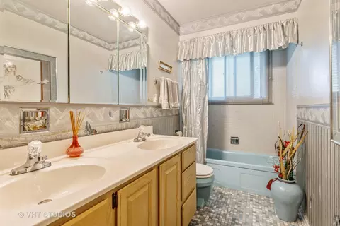 1903 E Pawnee Ln, Mount Prospect, IL 60056 photo 10