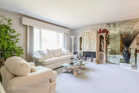 1903 E Pawnee Ln, Mount Prospect, IL 60056 photo 3
