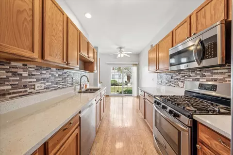 Kitchen - 746 County Line Rd, Aurora, IL 60502 photo 1 of 4
