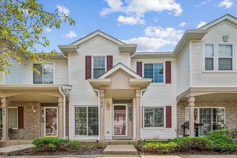 746 County Line Rd, Aurora, IL 60502