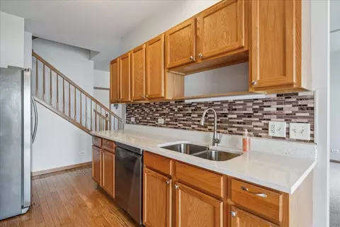 Kitchen - 746 County Line Rd, Aurora, IL 60502 photo 3 of 4