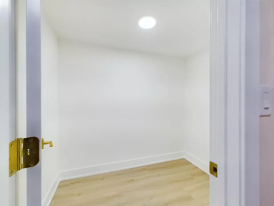  7647 S Chappel Ave, Chicago, IL 60649 photo 28