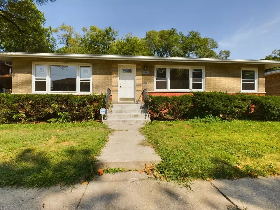  7647 S Chappel Ave, Chicago, IL 60649 photo 1