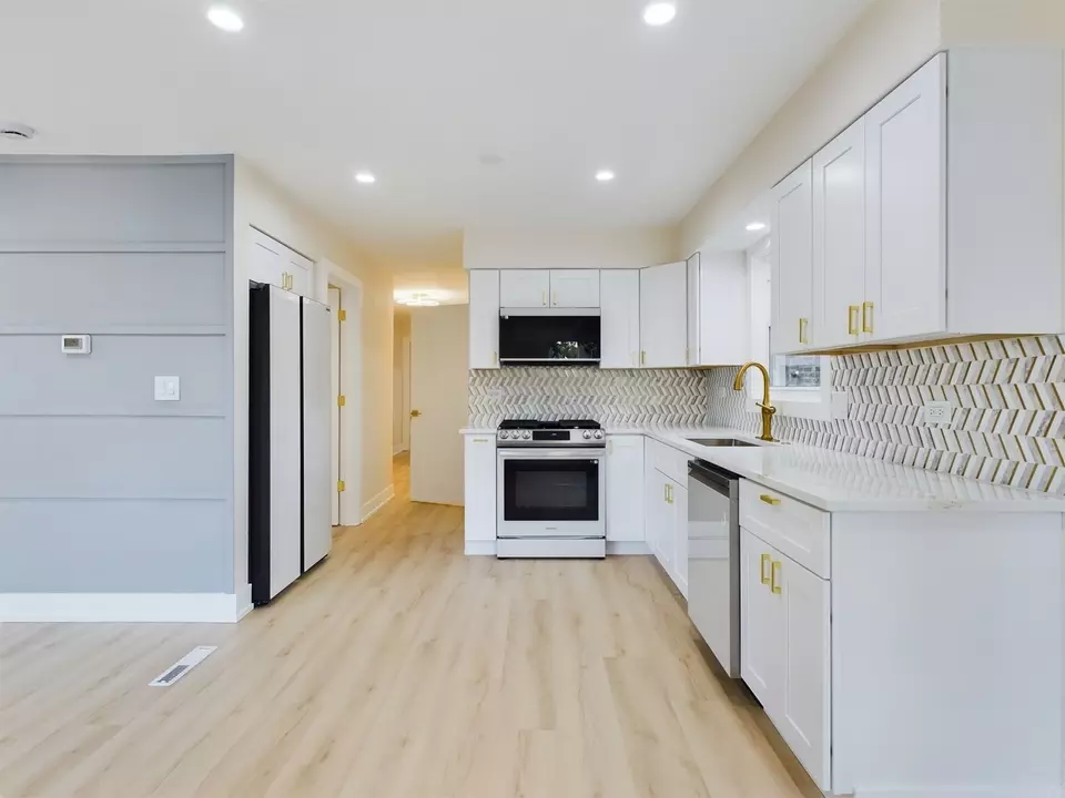  7647 S Chappel Ave, Chicago, IL 60649 photo 13