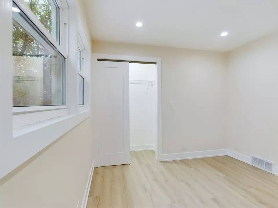  7647 S Chappel Ave, Chicago, IL 60649 photo 25