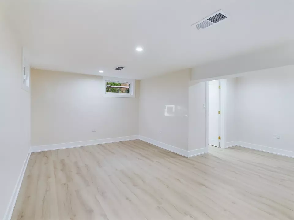  7647 S Chappel Ave, Chicago, IL 60649 photo 22