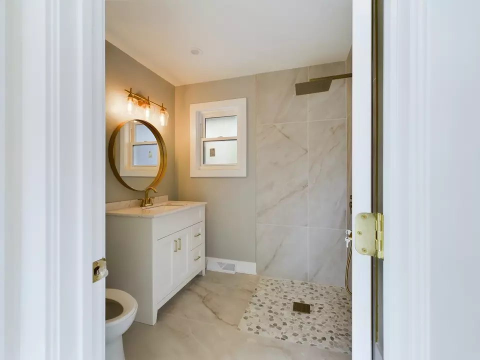  7647 S Chappel Ave, Chicago, IL 60649 photo 5