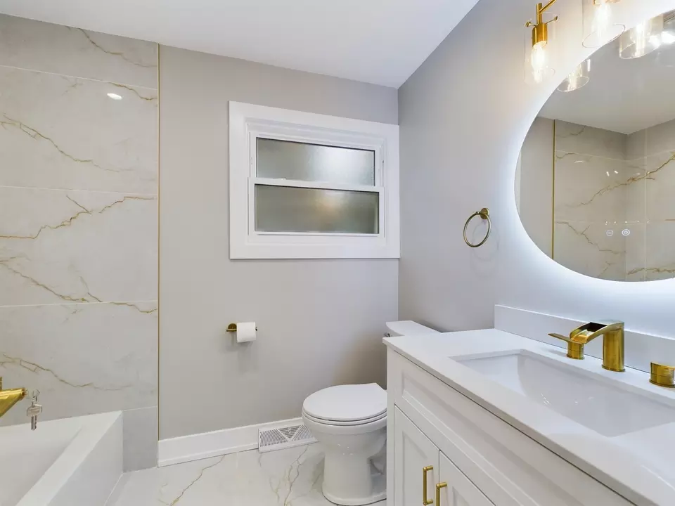  7647 S Chappel Ave, Chicago, IL 60649 photo 16