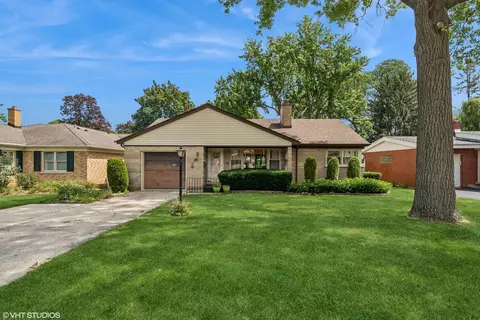 907 S Dunton Ave, Arlington Heights, IL 60005