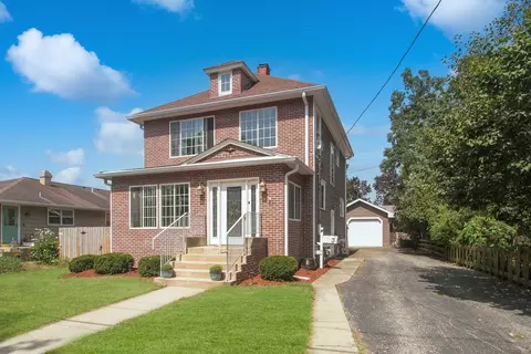 3 Lincoln Ave, East Dundee, IL 60118