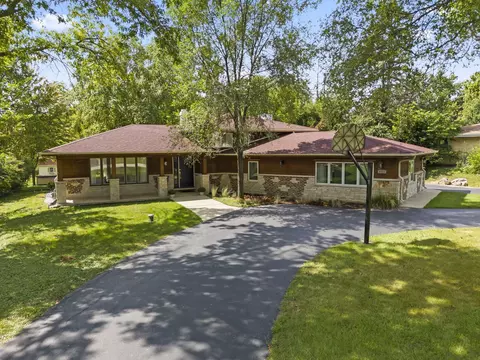 4520 Ivanhoe Ave, Lisle, IL 60532