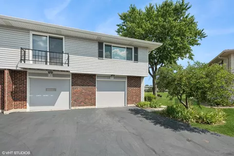 131 Barcliffe Ln #131, Schaumburg, IL 60194