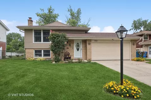 2010 E Wintergreen Ave, Mount Prospect, IL 60056