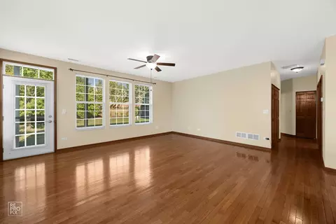 1611 Millbrook Dr #1611, Algonquin, IL 60102 photo 2