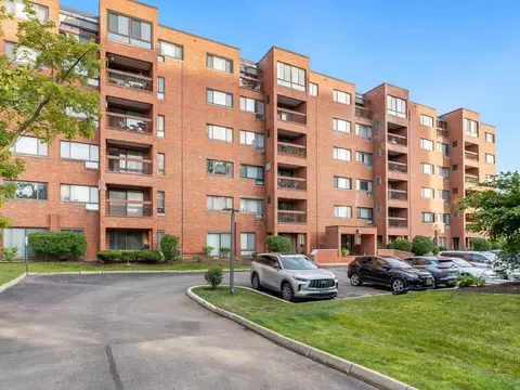 3801 Appian Way #308, Glenview, IL 60025