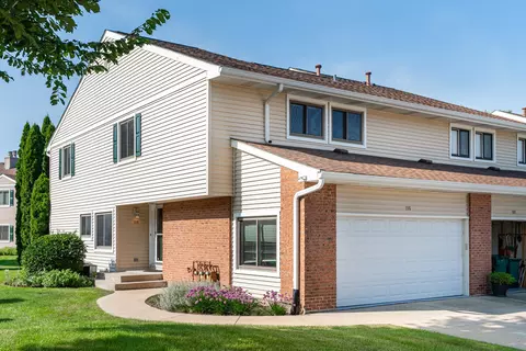 186 Morningside Ln W, Buffalo Grove, IL 60089