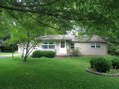 18 Clark Ave, Oswego, IL 60543
