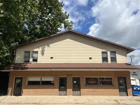 609 W Third St, Dixon, IL 61021
