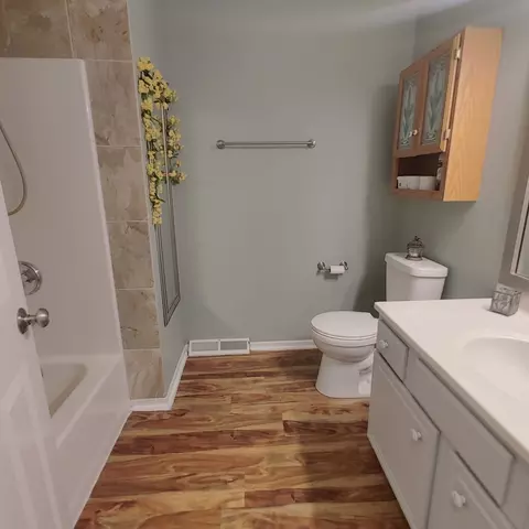 Bath - 130 Cloud Mist Ct, Capron, IL 61012 photo 2 of 2