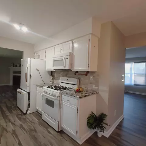 Kitchen - 130 Cloud Mist Ct, Capron, IL 61012 photo 3 of 4
