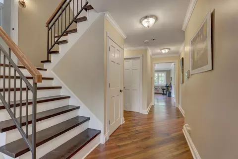 Entry Way - 9821 Elm Ter, Des Plaines, IL 60016 photo 4 of 8