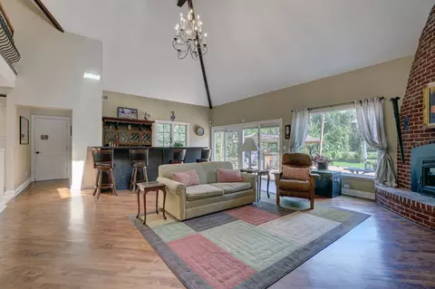 Living - 9821 Elm Ter, Des Plaines, IL 60016 photo 2 of 4