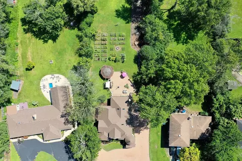 View/Area - 9821 Elm Ter, Des Plaines, IL 60016 photo 6 of 12