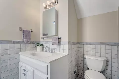 Bath - 9821 Elm Ter, Des Plaines, IL 60016 photo 7 of 7
