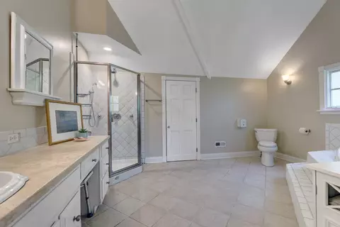 Bath - 9821 Elm Ter, Des Plaines, IL 60016 photo 3 of 7