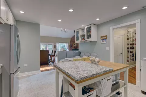 Kitchen - 9821 Elm Ter, Des Plaines, IL 60016 photo 3 of 6