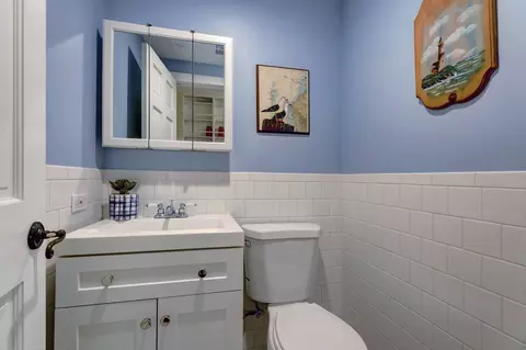 Bath - 9821 Elm Ter, Des Plaines, IL 60016 photo 2 of 7
