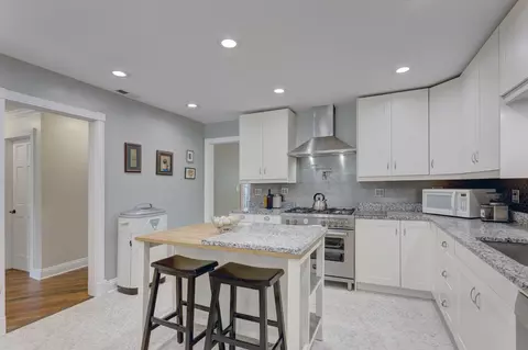 Kitchen - 9821 Elm Ter, Des Plaines, IL 60016 photo 4 of 6