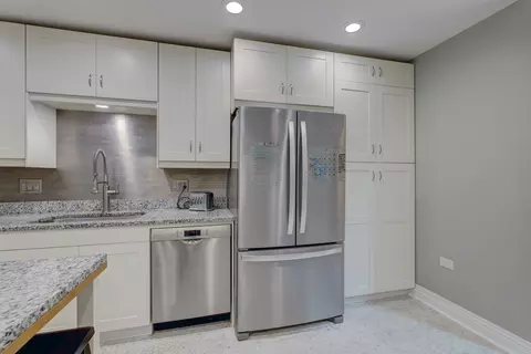 Kitchen - 9821 Elm Ter, Des Plaines, IL 60016 photo 6 of 6