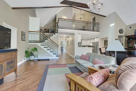 Entry Way - 9821 Elm Ter, Des Plaines, IL 60016 photo 1 of 8