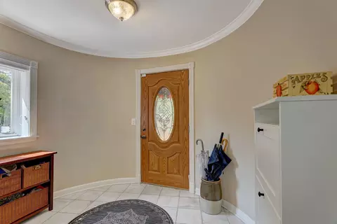 Entry Way - 9821 Elm Ter, Des Plaines, IL 60016 photo 2 of 8