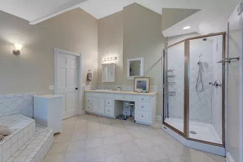 Bath - 9821 Elm Ter, Des Plaines, IL 60016 photo 5 of 7