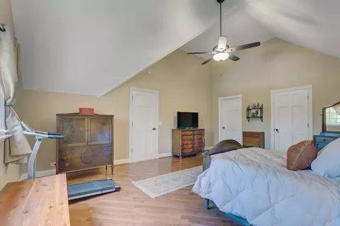 Bedroom - 9821 Elm Ter, Des Plaines, IL 60016 photo 1 of 7