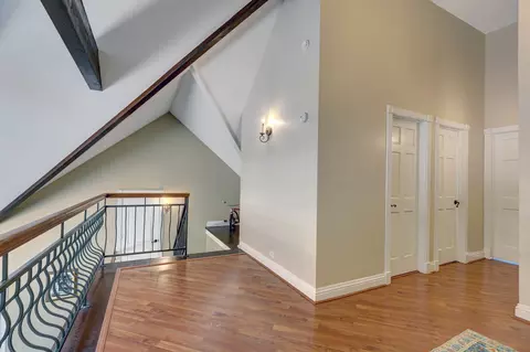 Entry Way - 9821 Elm Ter, Des Plaines, IL 60016 photo 7 of 8