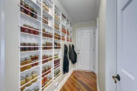 Entry Way - 9821 Elm Ter, Des Plaines, IL 60016 photo 3 of 8