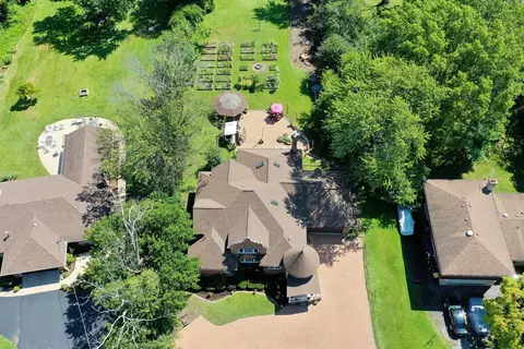View/Area - 9821 Elm Ter, Des Plaines, IL 60016 photo 3 of 12