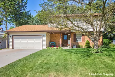 74 Rolling Ridge Ln, Lindenhurst, IL 60046