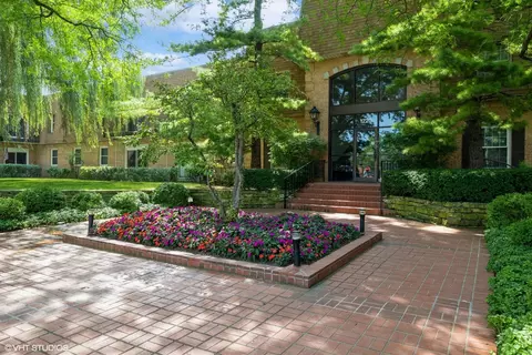 1220 Park Ave #126, Highland Park, IL 60035