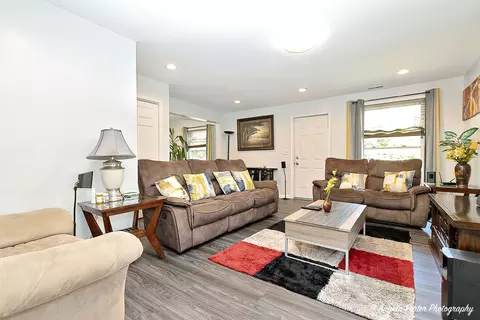 Living - 127 Washington St, Ingleside, IL 60041 photo 1 of 1