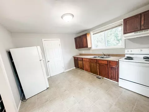 601 Bloomington Rd, Champaign, IL 61820 photo 5
