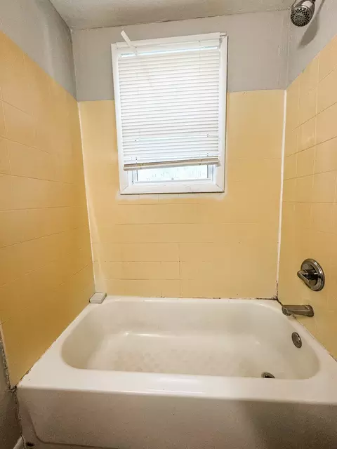 601 Bloomington Rd, Champaign, IL 61820 photo 9