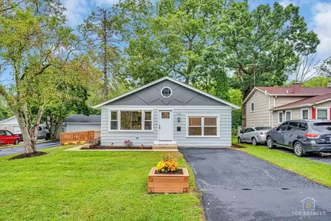 535 Hillcrest Ter, Round Lake Park, IL 60073
